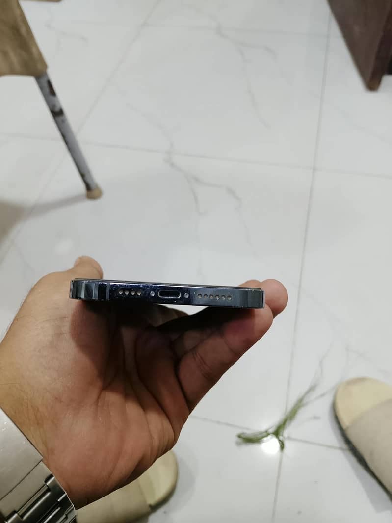Apple iPhone 12 Pro Max 4