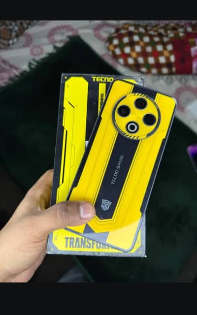 Tecno Spark 30 bumblebee edition