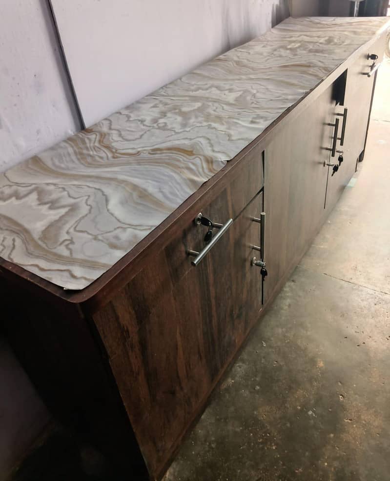 Cabinet 1