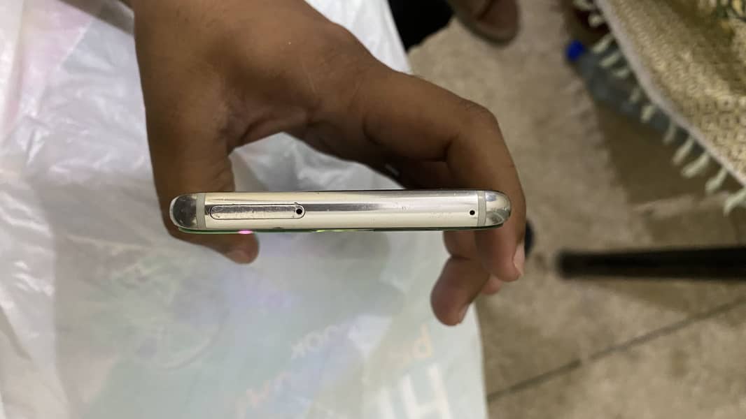 Samsung Mobile S8 Plus 1