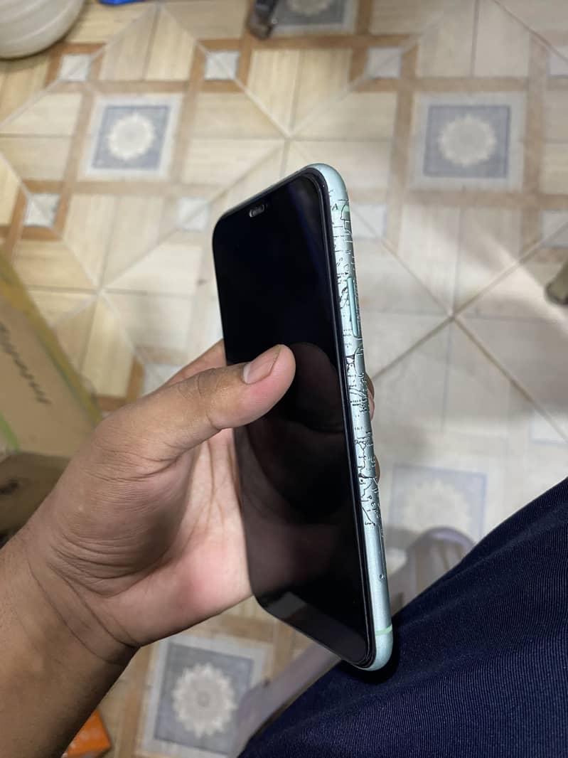Apple iPhone 11 3