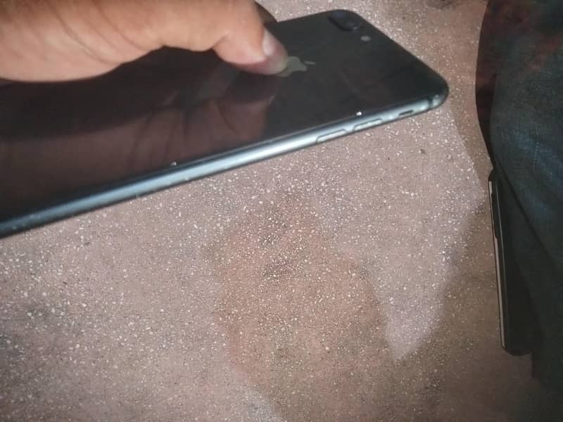 Apple iPhone 8 Plus 3