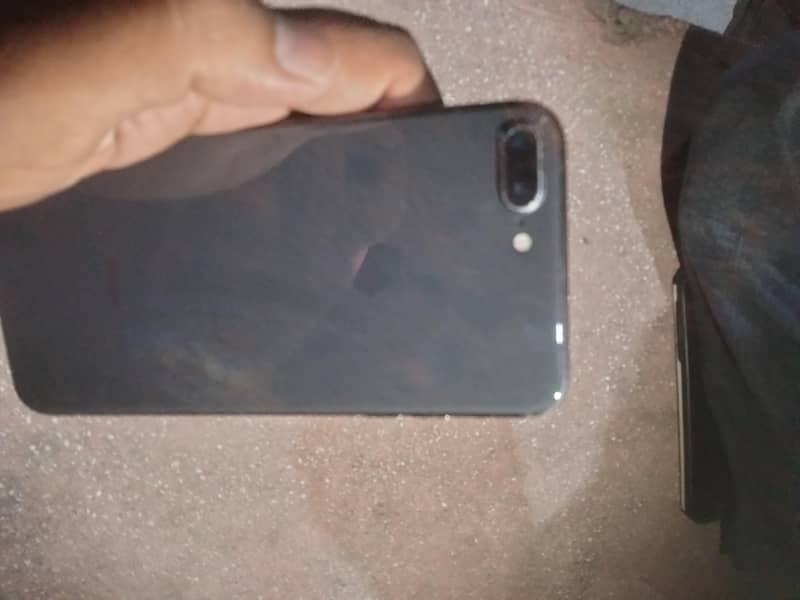 Apple iPhone 8 Plus 4