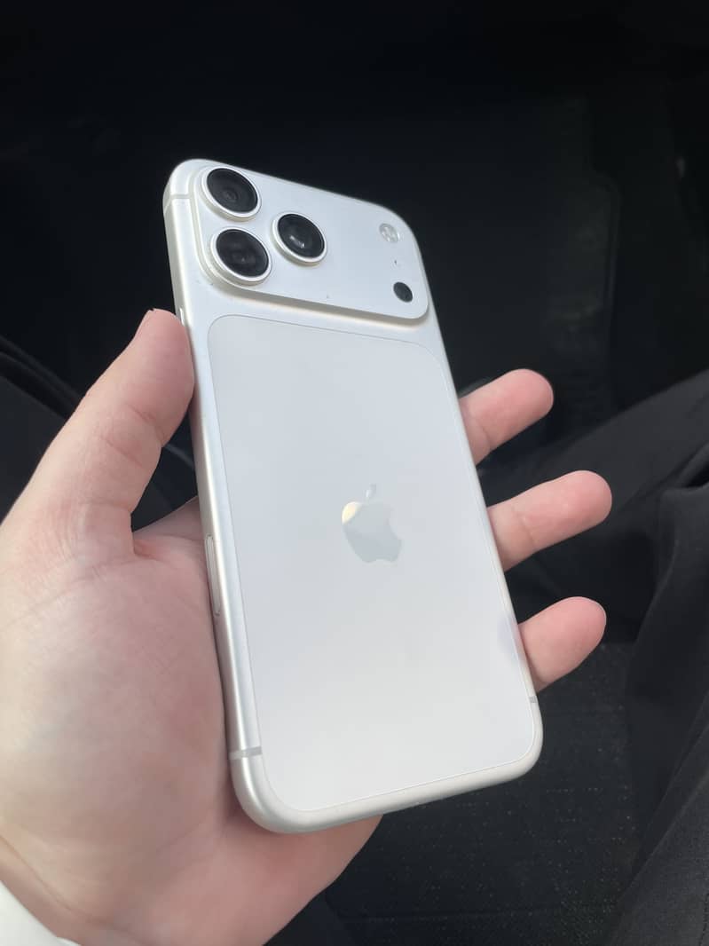 Apple iPhone 17 Pro Max 2