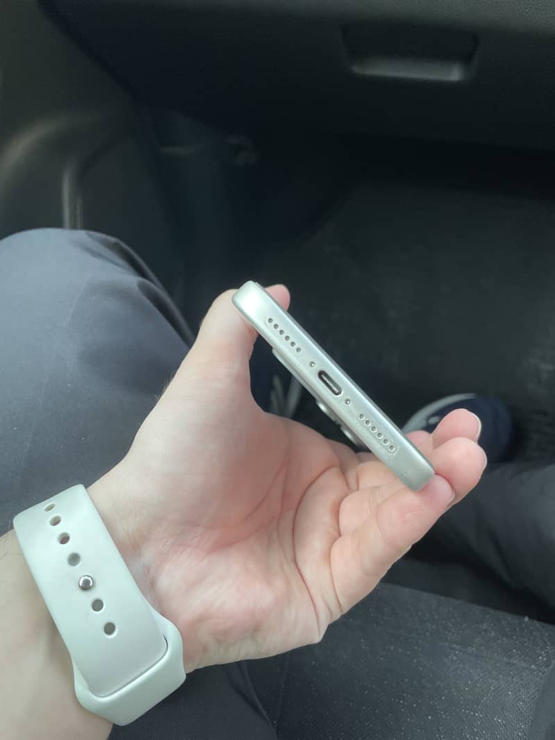 Apple iPhone 17 Pro Max 4