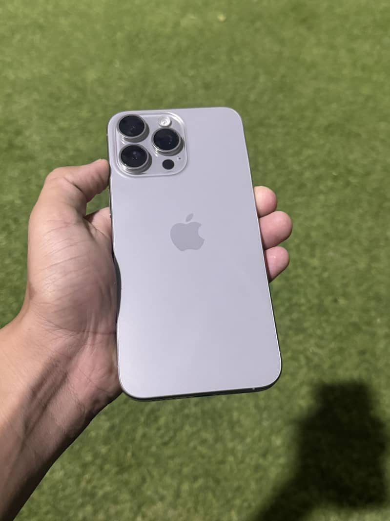 Apple iPhone 15 Pro Max 3