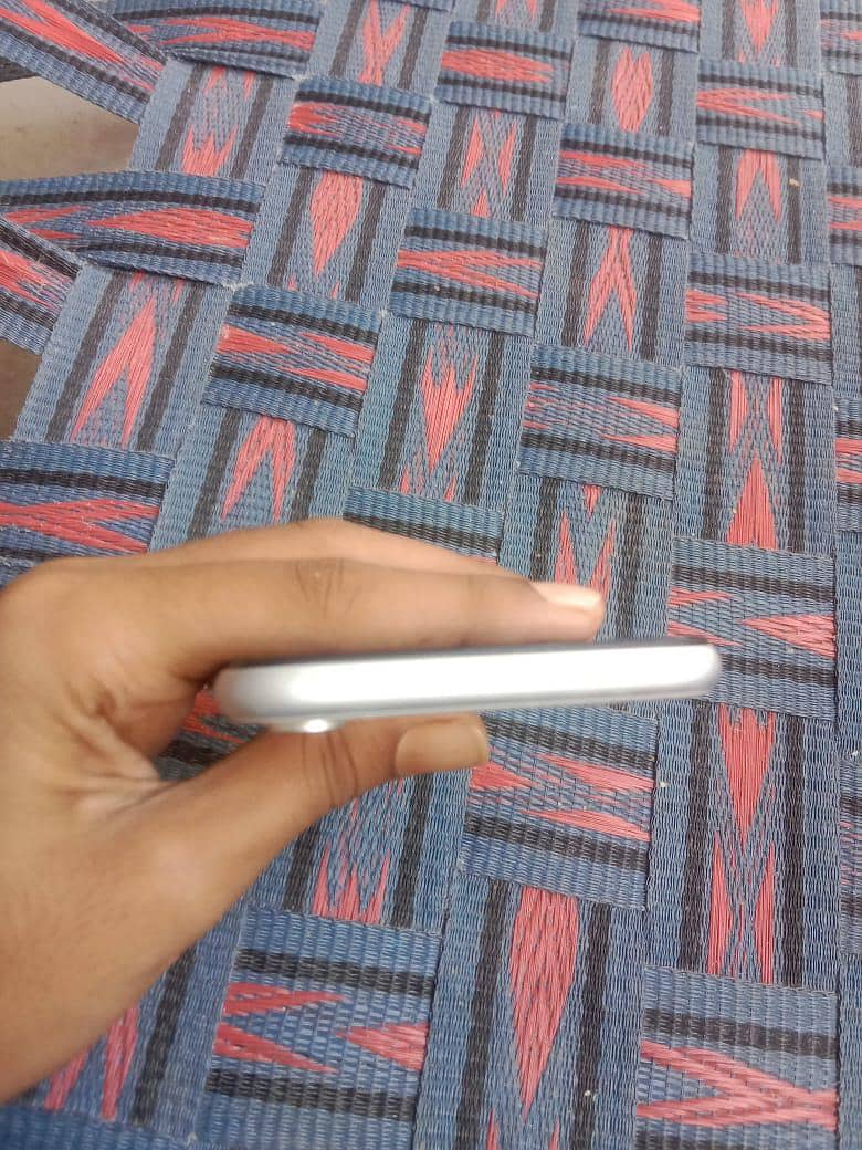 Apple iPhone XR 0