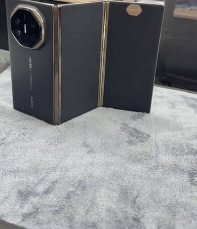 Huawei Mate XT Ultimate TriFold