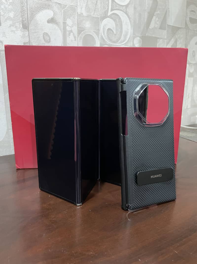 Huawei Mate XT Ultimate 0