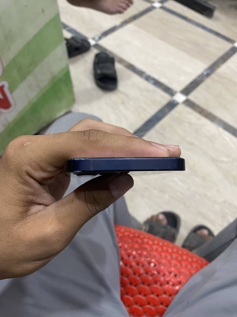 Apple iPhone 12 1