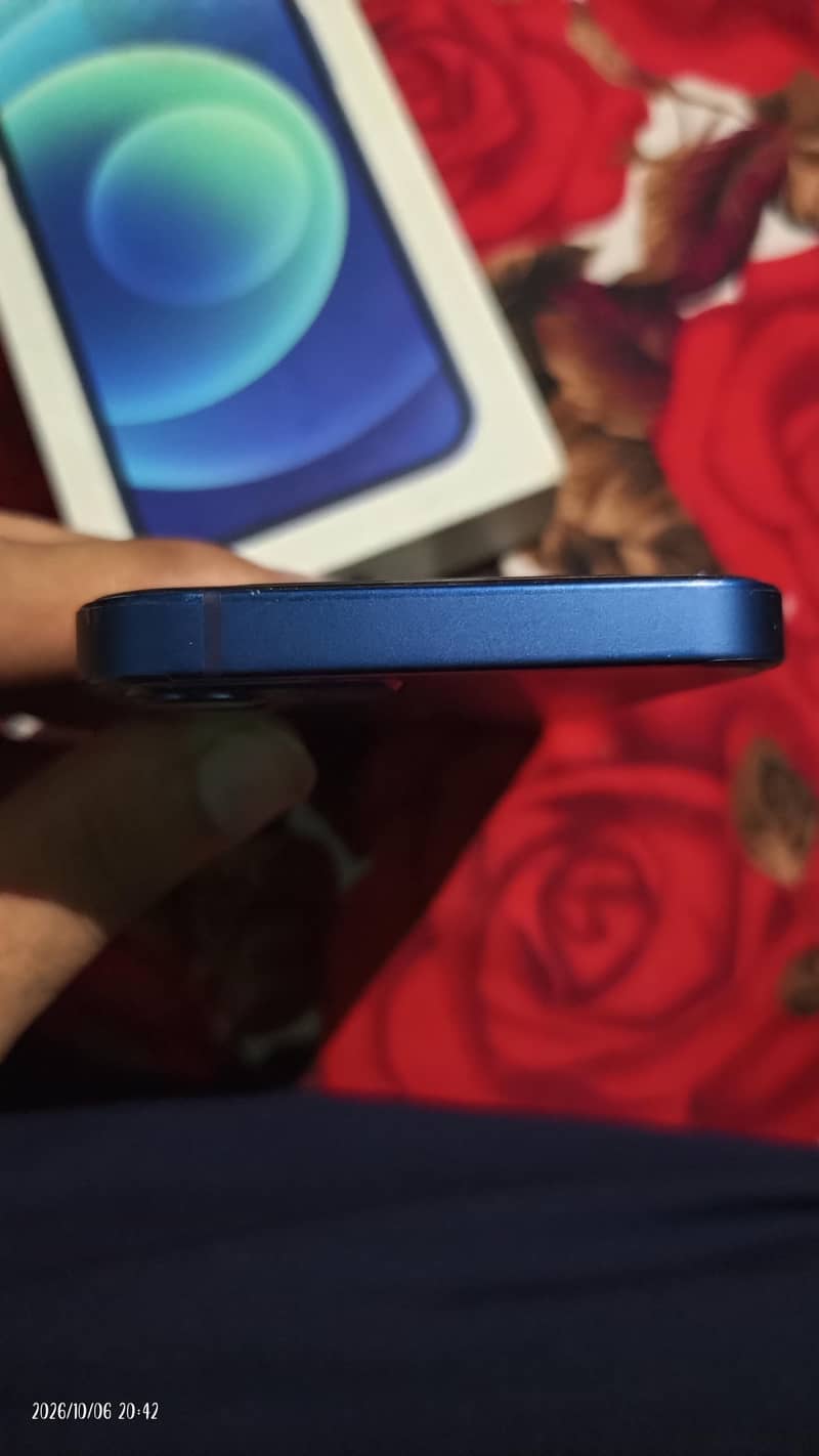 Apple iPhone 12 mini 4
