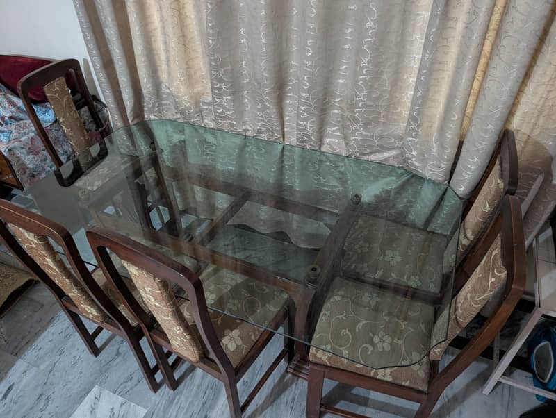 Dining Table With 6 chairs 0