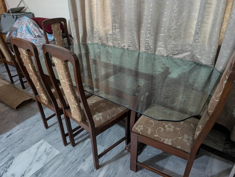 Dining Table With 6 chairs 1