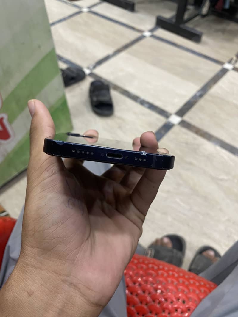 Apple iPhone 12 2