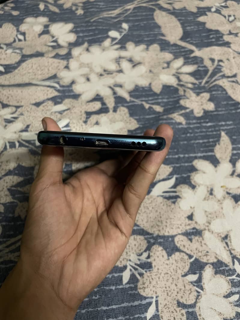LG K50 1