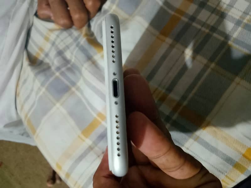 Apple iPhone 8 Plus 4