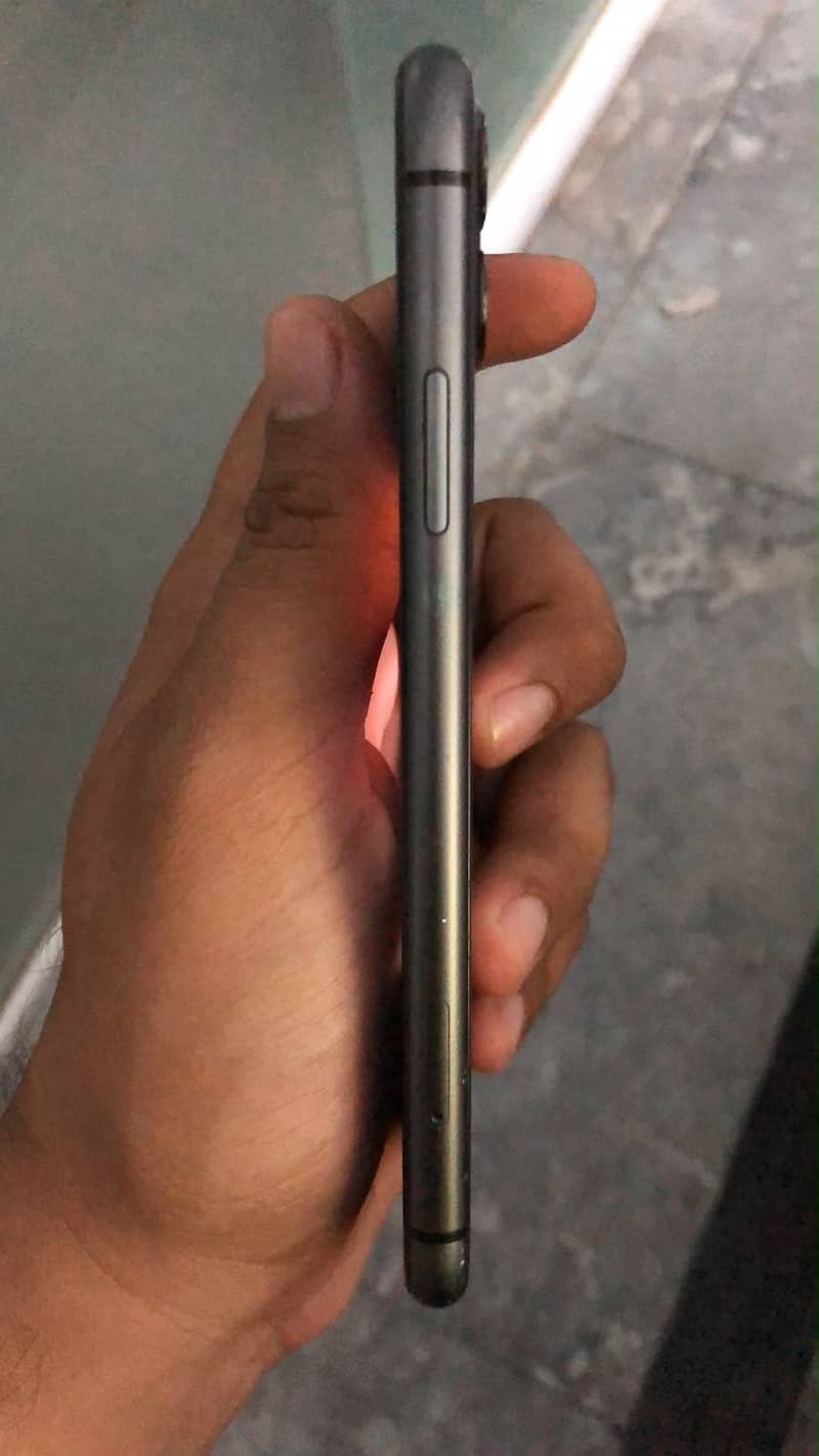 Apple iPhone 11 3