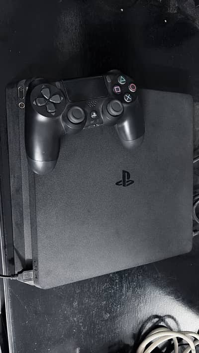 Playstation 4 slim