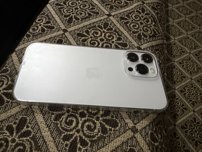 Apple iPhone 13 Pro Max 4