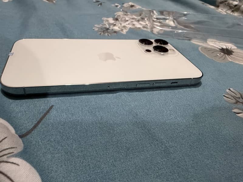 Apple iPhone 13 Pro Max 6