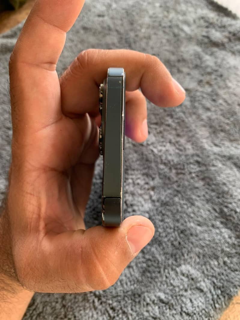 Apple iPhone 13 Pro 2