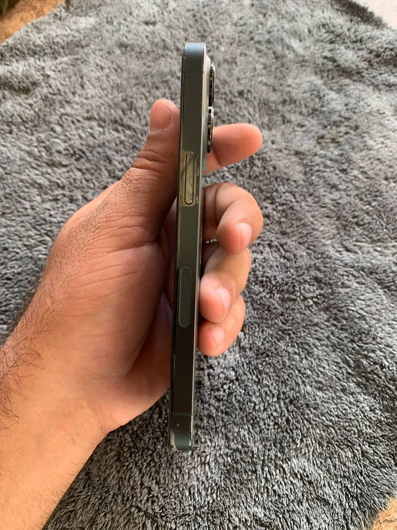 Apple iPhone 13 Pro 3
