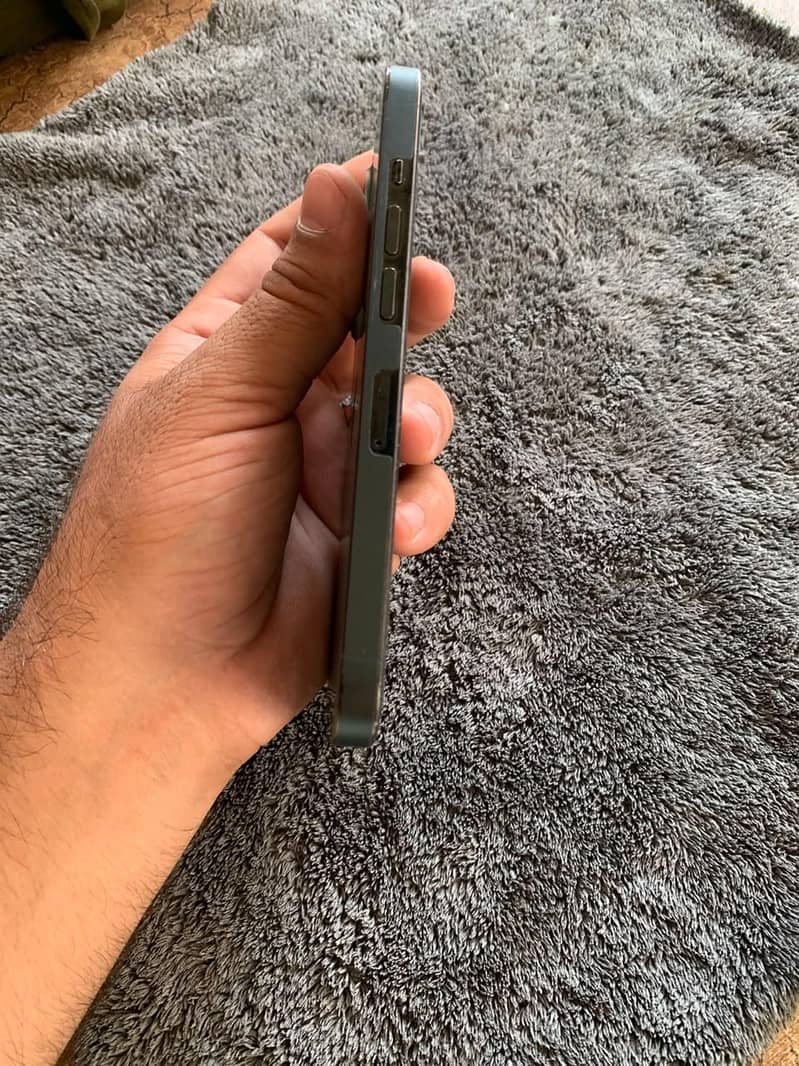 Apple iPhone 13 Pro 4