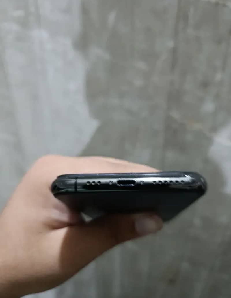 Apple iPhone 11 Pro 1