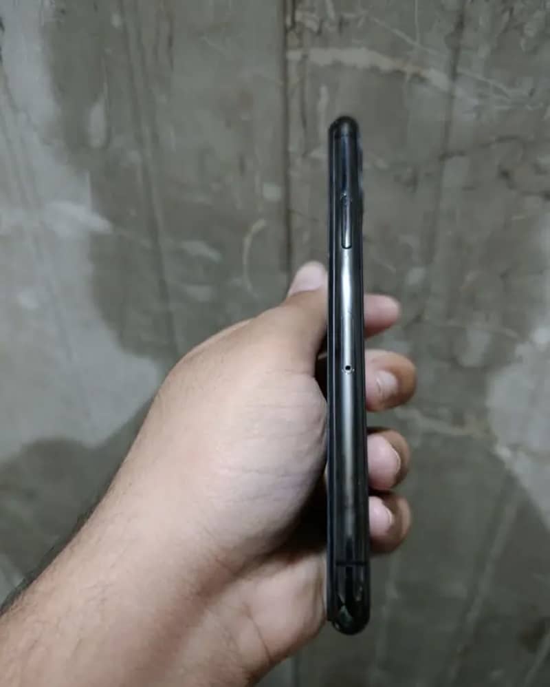Apple iPhone 11 Pro 2