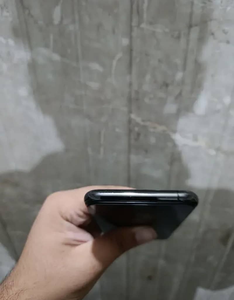 Apple iPhone 11 Pro 3
