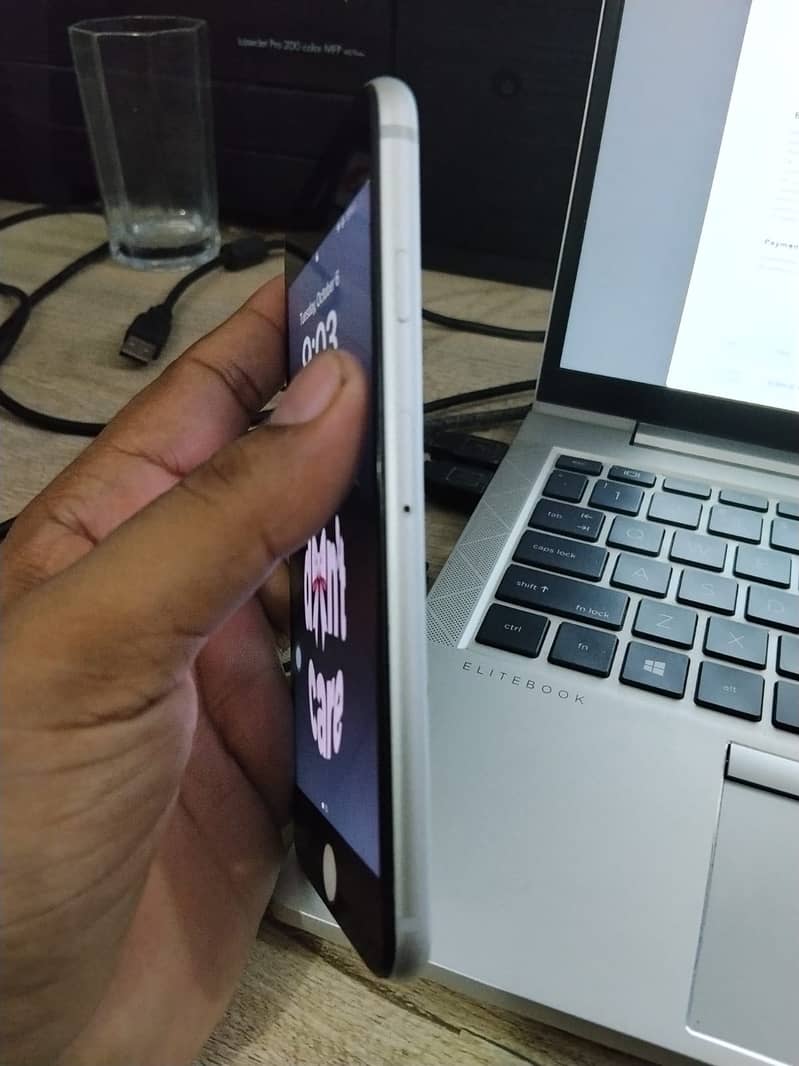 Apple iPhone 8 3
