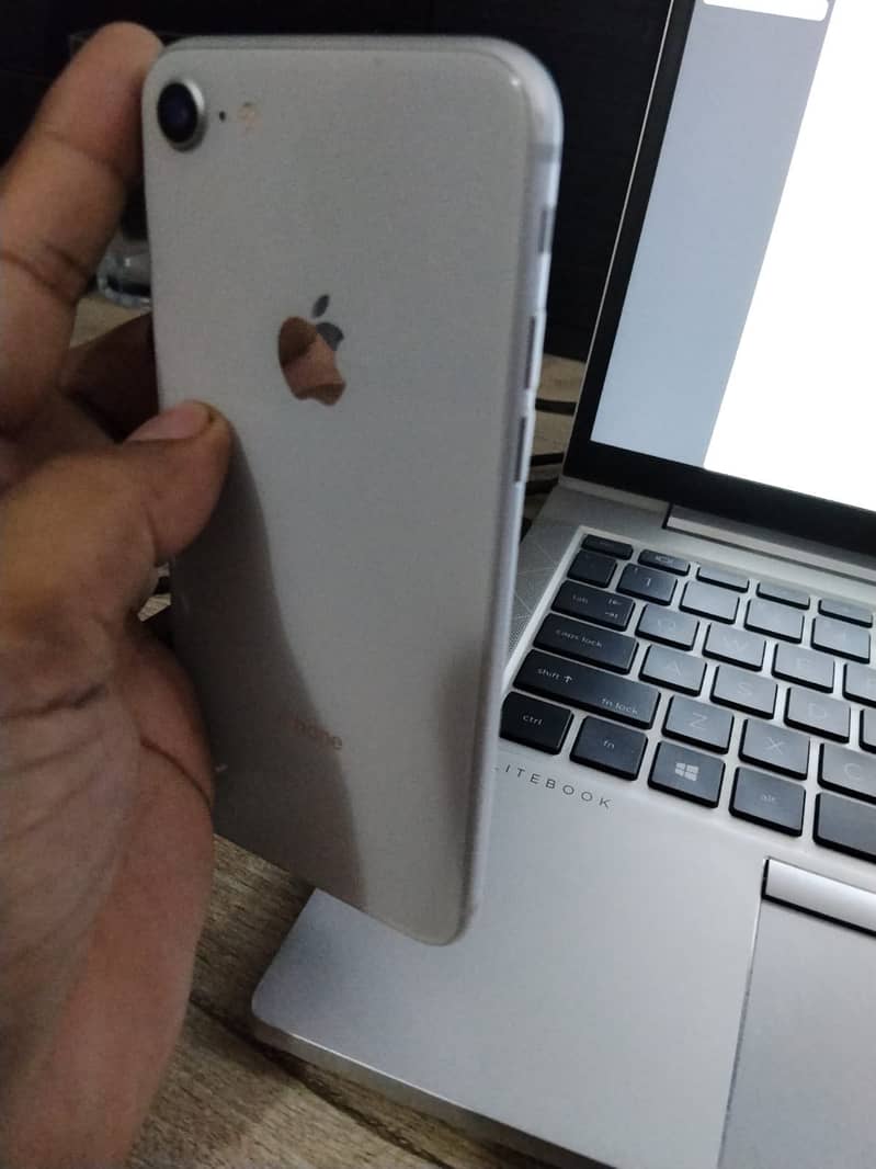 Apple iPhone 8 4