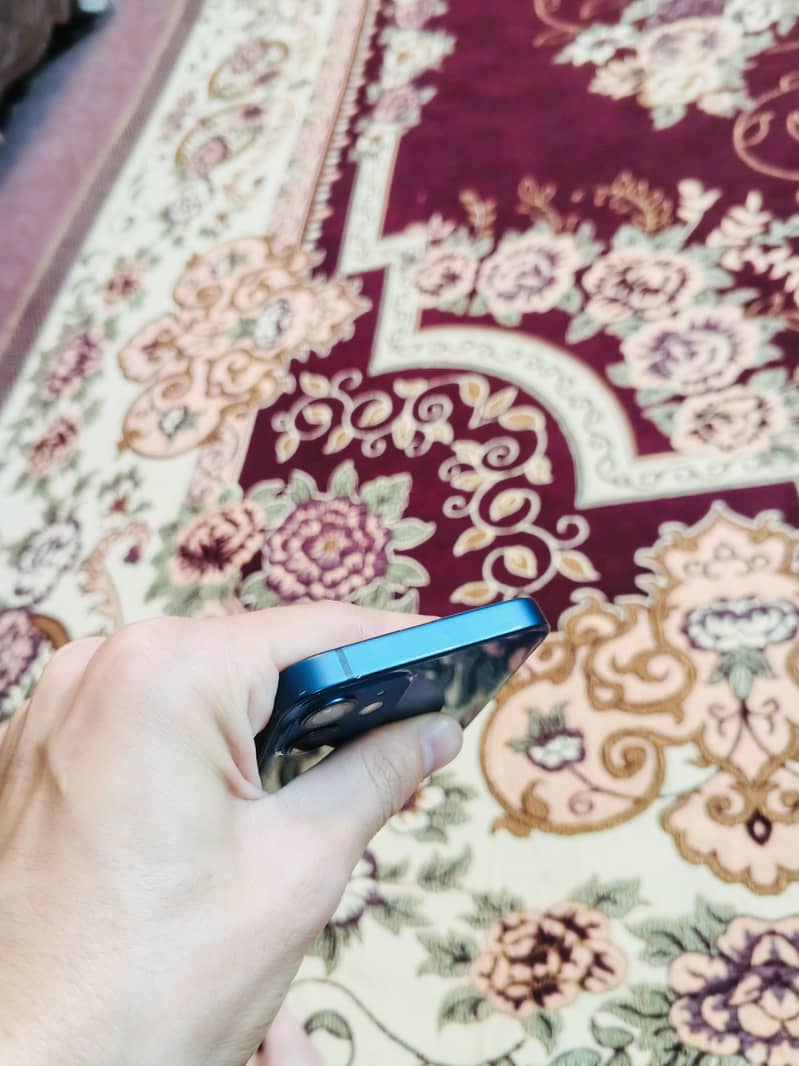 Apple iPhone 12 mini 4