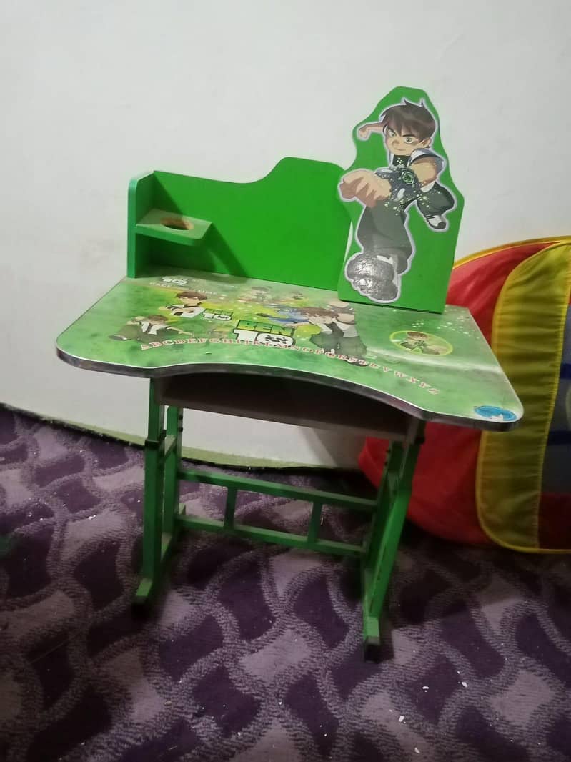 kids study table condition 10/9 2