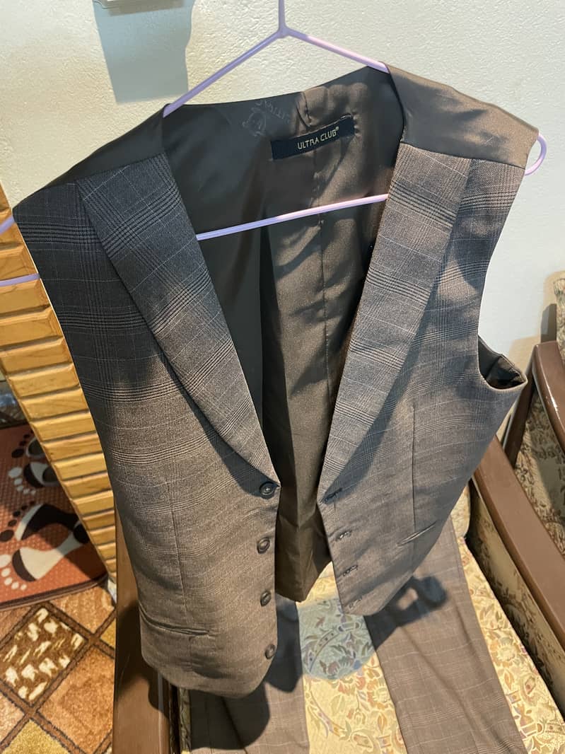 Brown cheeck 3 piece 2