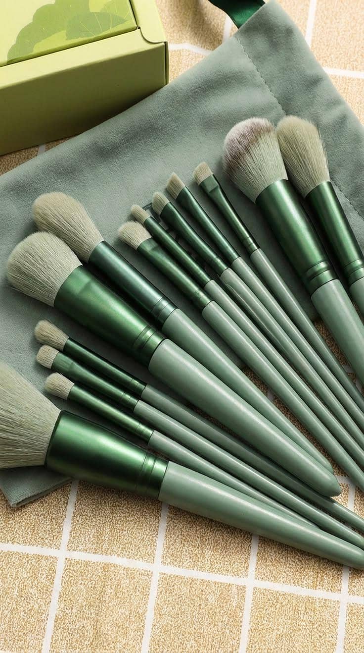makeup brushes in kg 1