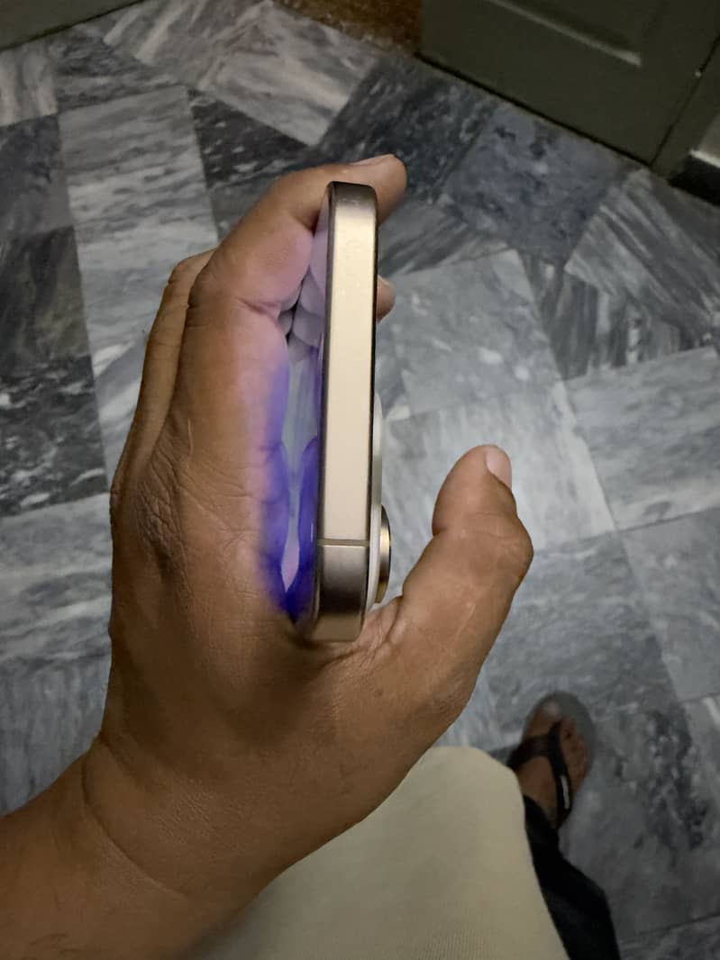 Apple iPhone 16 Pro Max 2