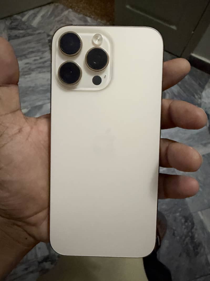Apple iPhone 16 Pro Max 5