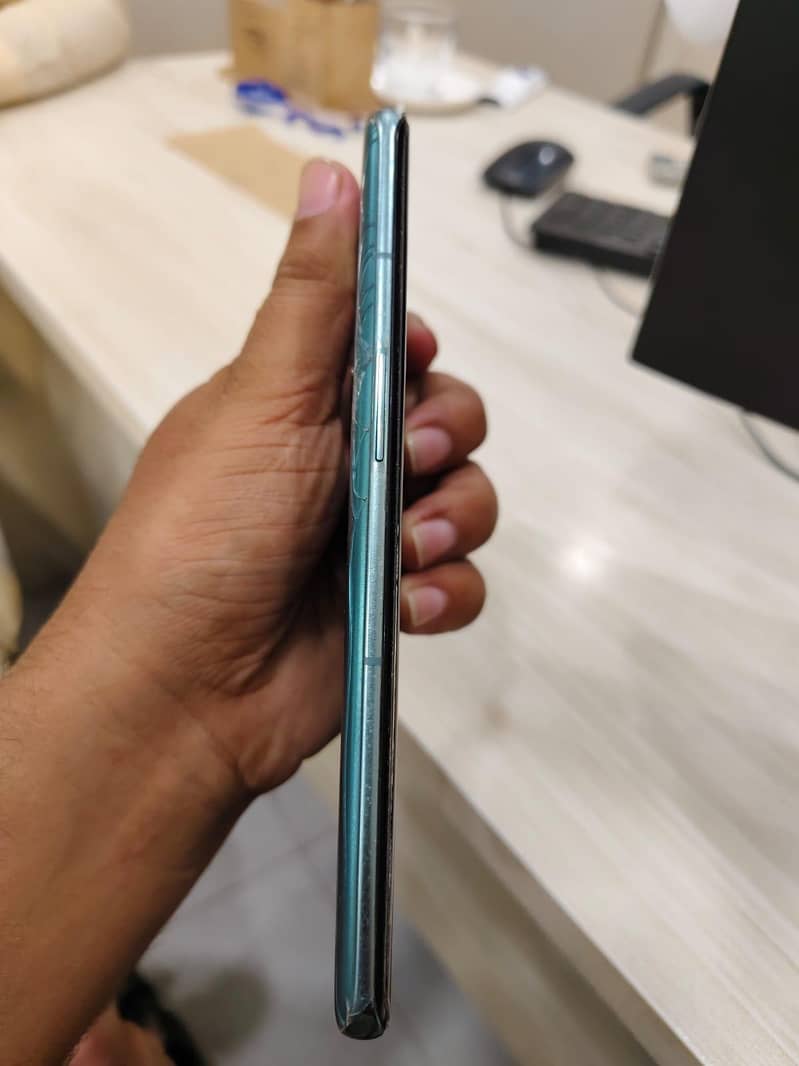 One Plus 10 Pro 4