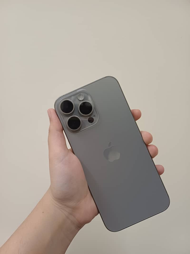 Apple iPhone 15 Pro Max 0