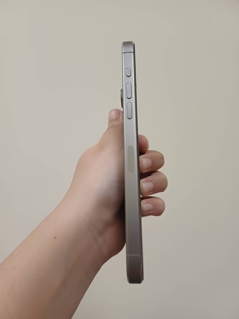 Apple iPhone 15 Pro Max 1
