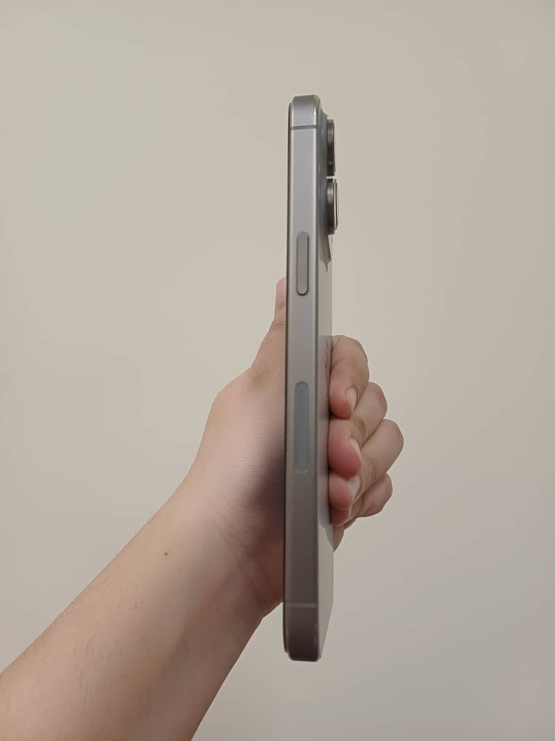 Apple iPhone 15 Pro Max 2