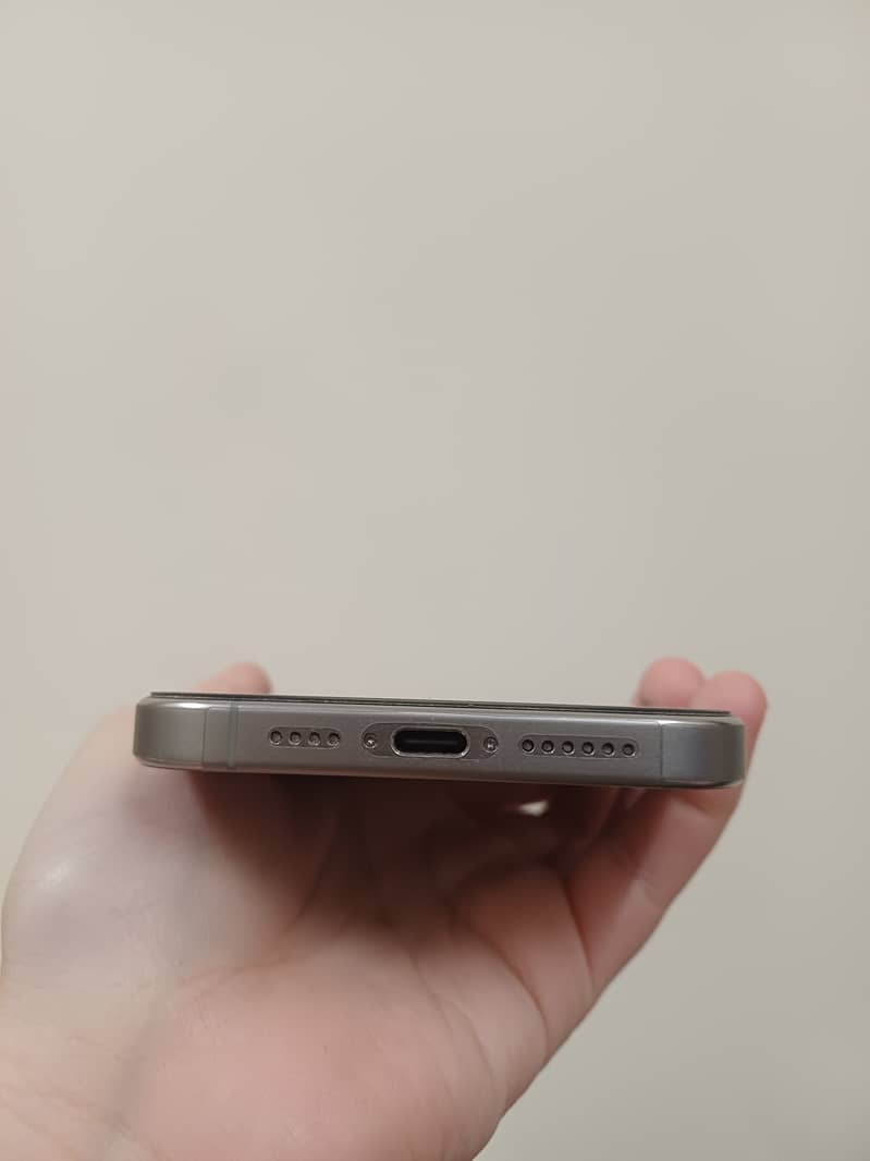 Apple iPhone 15 Pro Max 3