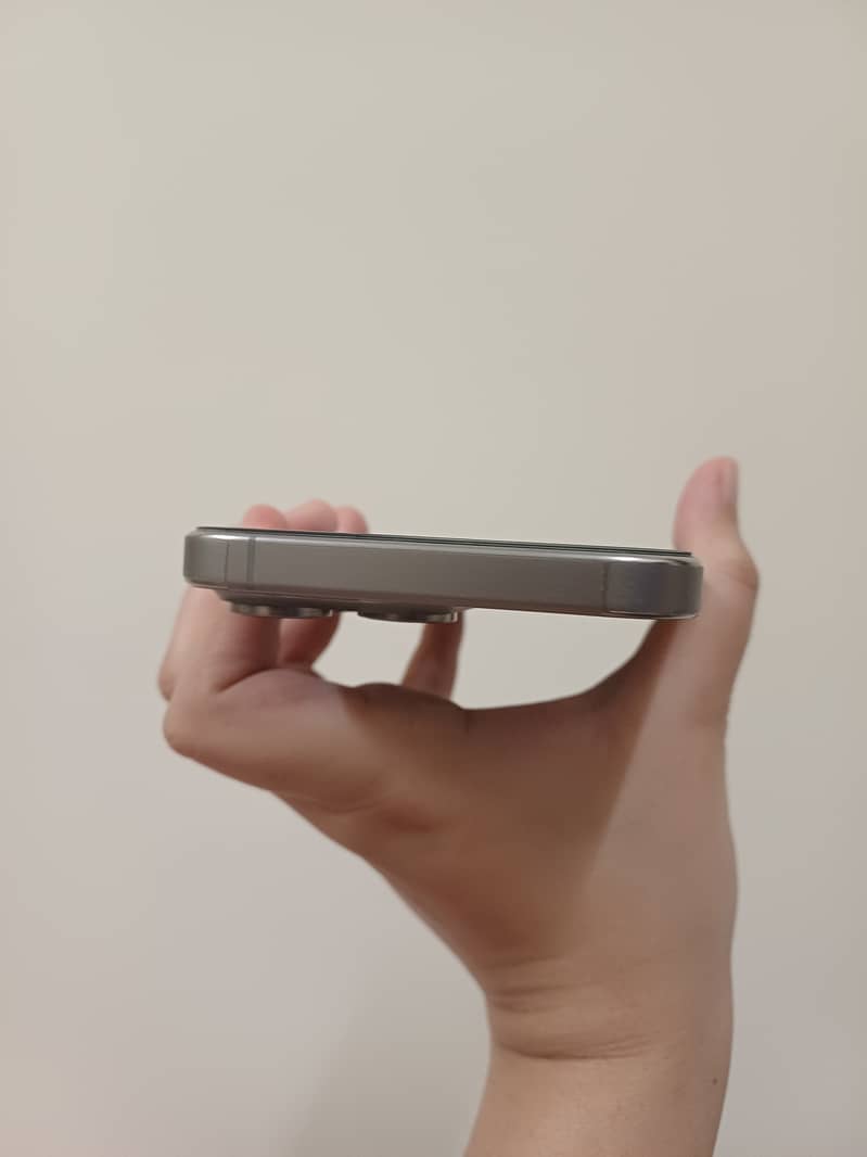 Apple iPhone 15 Pro Max 4