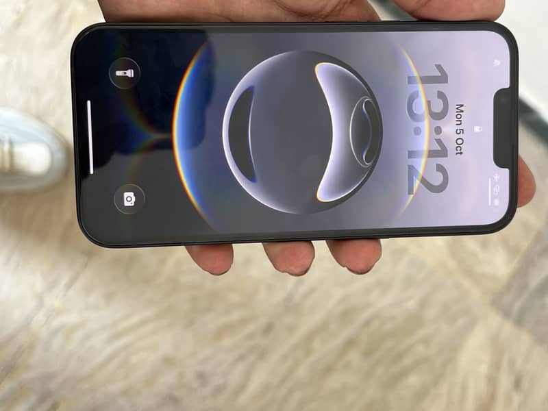 Apple iPhone 16e 6