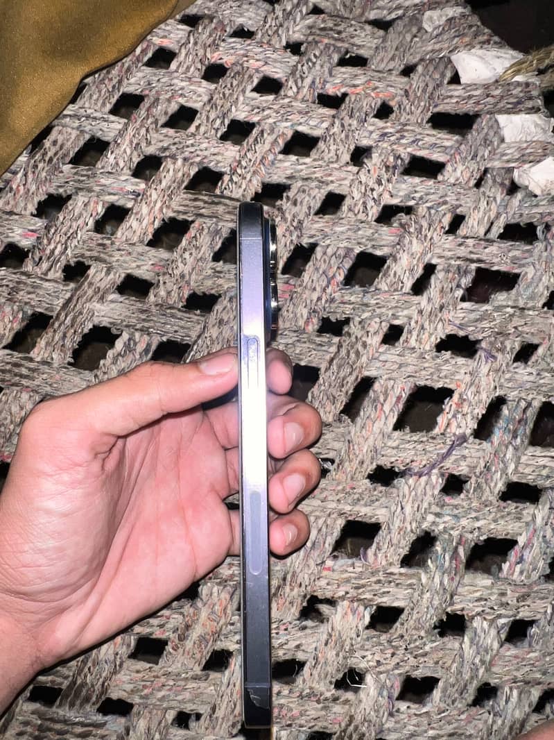 Apple iPhone 14 Pro Max 1