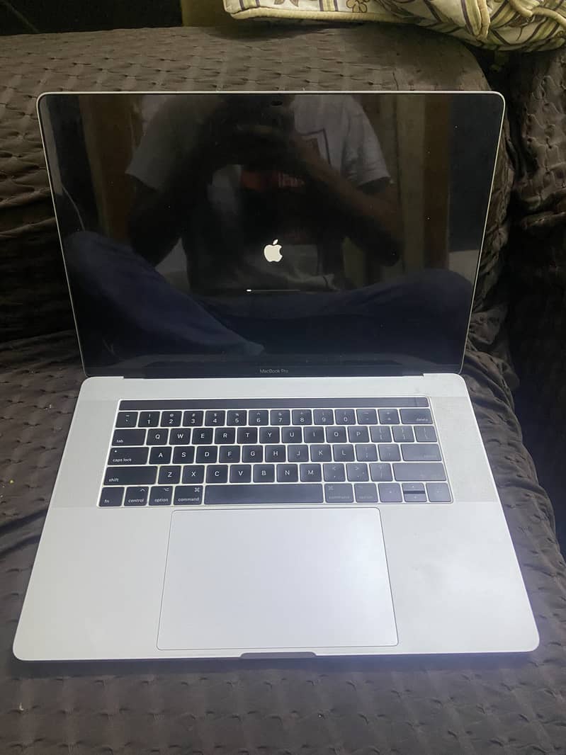 Macbook pro 16 inch 2017 5