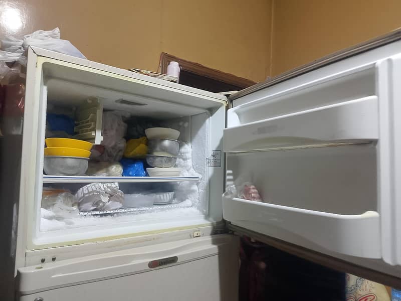 Fridge Dawlance 2
