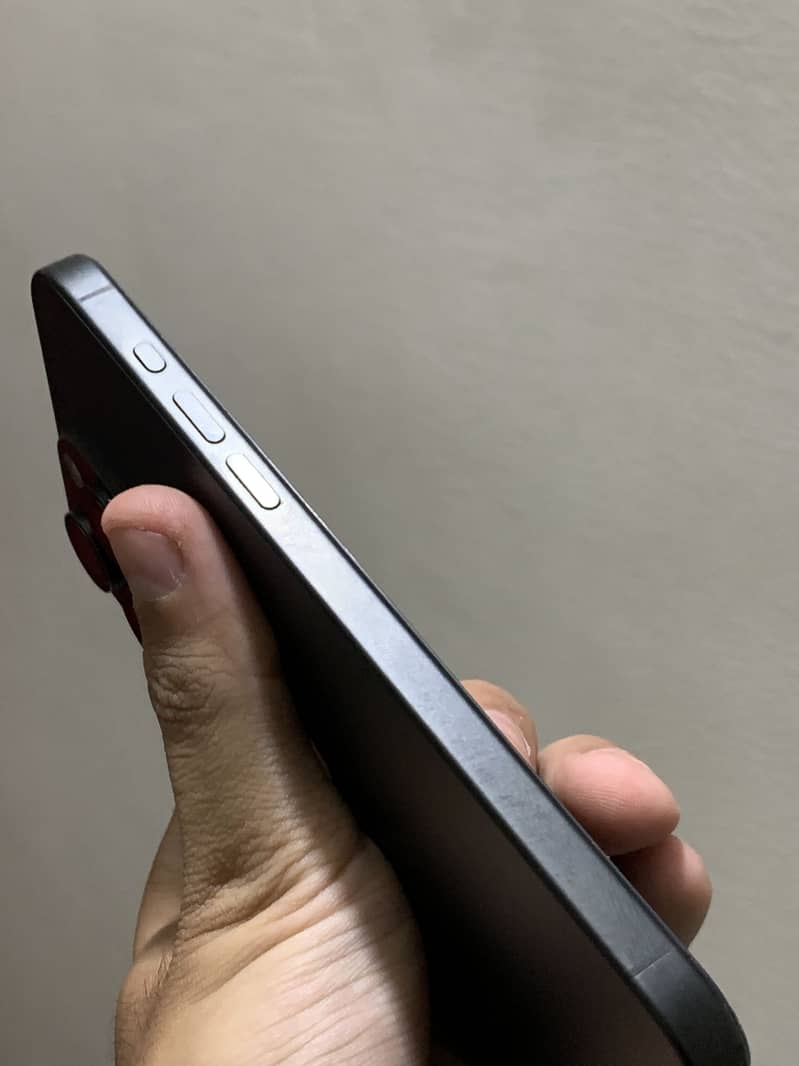 Apple iPhone 15 Pro Max 2