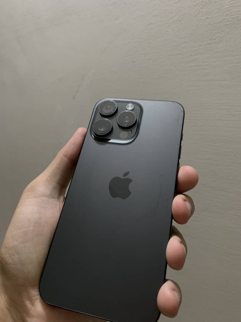 Apple iPhone 15 Pro Max 3